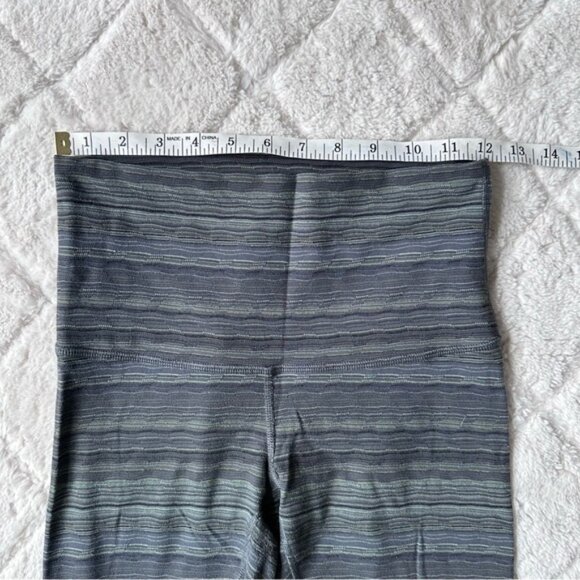 Lululemon | Wunder Under Pant III Cyber Stripe, Gator Green, Black | Size 6 - Picture 10 of 13